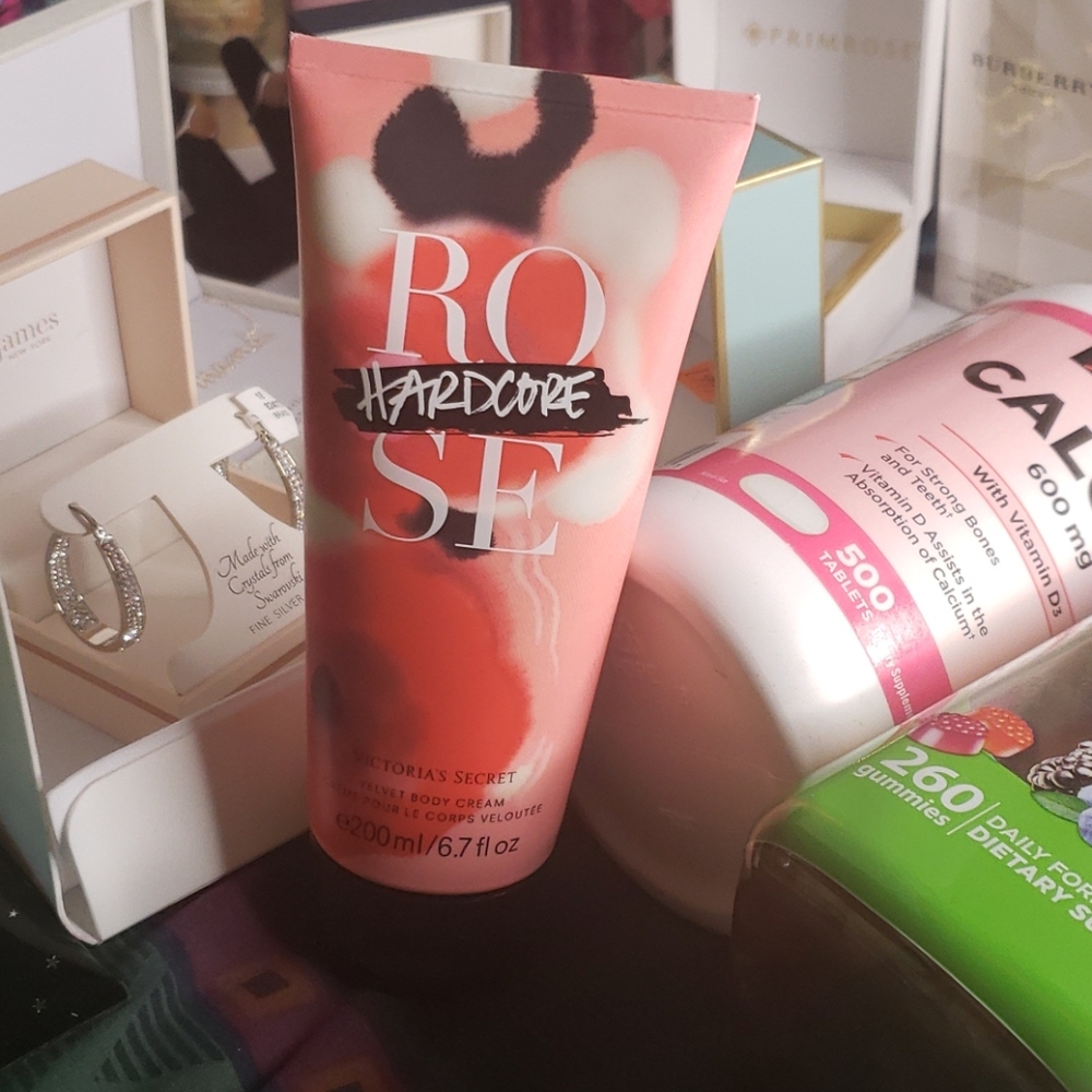 Nwt Victoria secret body cream velvet